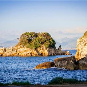 5 bedroom villa with pool & seaview, Perithia, sleeps 10